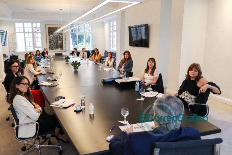 El Presidente se reunió con empresarias y funcionarias para analizar la agenda del sector productivo