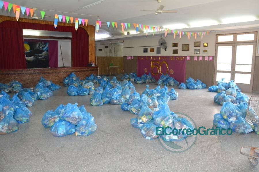 Entrega de los alimentos del SAE