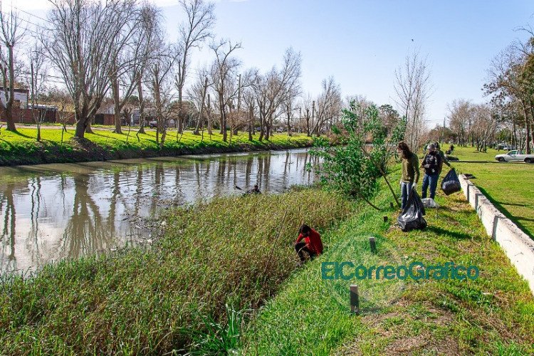 Jornada de limpieza del canal Génova llevada por vecinos y ambientalistas