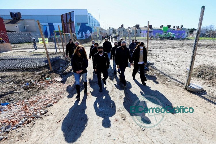 La Provincia firmó convenios para avanzar en la urbanización de barrios populares La Provincia firmó convenios para avanzar en la urbanización de barrios populares