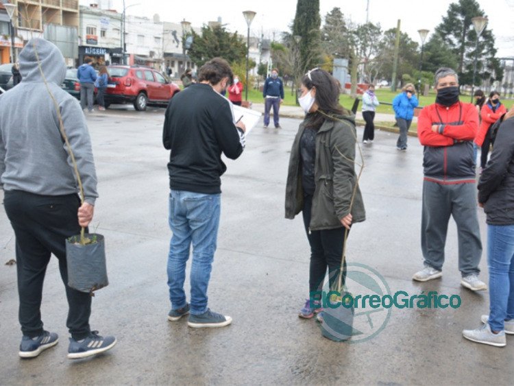 La gestión de Cagliardi conmemoró el "Día del Árbol"
