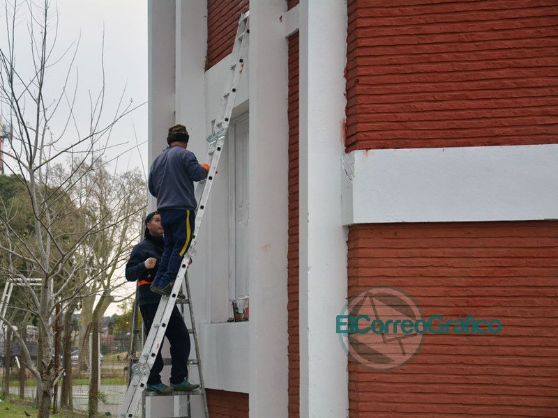 Pintado de la fachada de la EEM Nº 1