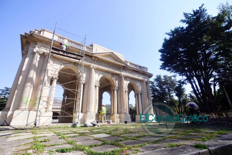 A 8 años de su última función, se avanza con la histórica obra de restauración del Teatro del Lago