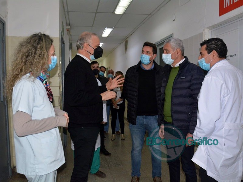 Cagliardi paseó con el ministro Gollan por el Hospital Larraín