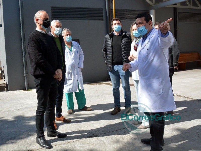 Cagliardi paseó con el ministro Gollan por el Hospital Larraín