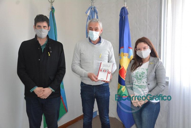 Cagliardi recibió a periodistas que realizaron libro sobre suicidios