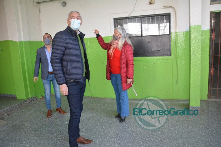 Cagliardi se despojó del rezago de un motor donandolo a la Técnica Nº 2