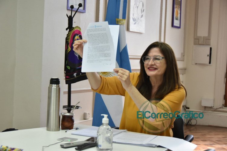 Estela Díaz firmó un acta compromiso con organizaciones sindicales