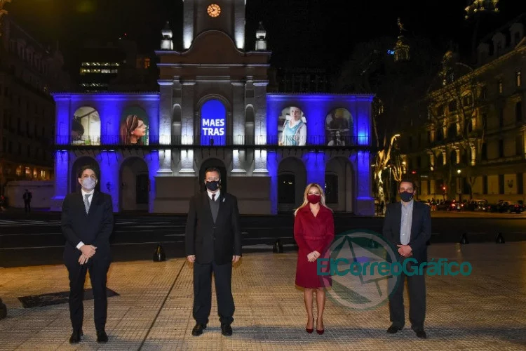 Homenaje a los maestros del país