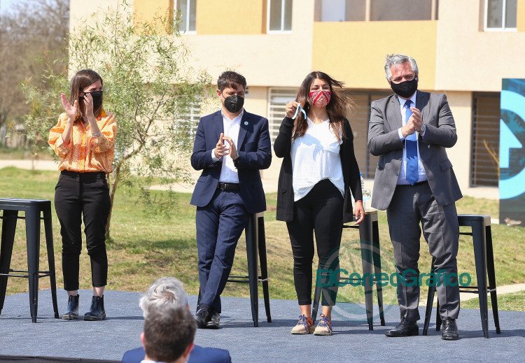 Kicillof junto a Fernández entregaron viviendas del Procrear