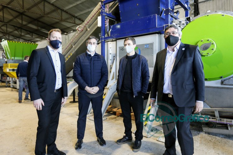 Kicillof presentó nueva tecnología nacional para la transformación de residuos urbanos Kicillof presentó nueva tecnología nacional para la transformación de residuos urbanos