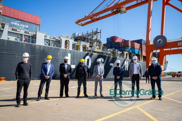 Kicillof recibió al primer buque que realiza un servicio de importación y exportación desde el Puerto La Plata hacia China Kicillof recibió al primer buque que realiza un servicio de importación y exportación desde el Puerto La Plata hacia China