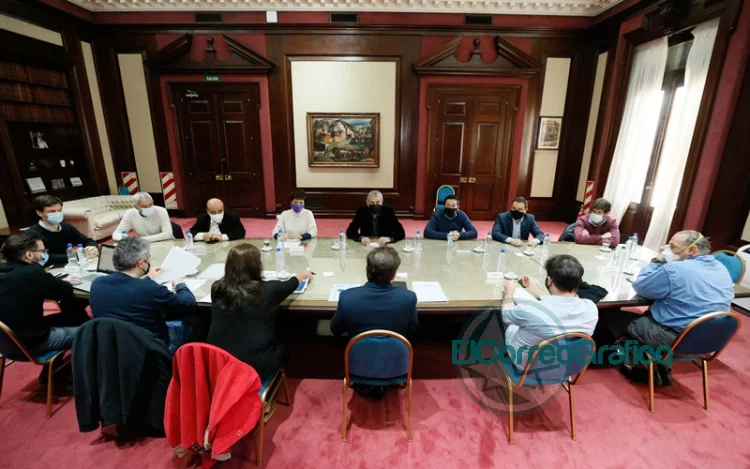 Kicillof se reunió con intendentes para abordar las usurpaciones ilegales de terrenos Kicillof se reunió con intendentes para abordar las usurpaciones ilegales de terrenos