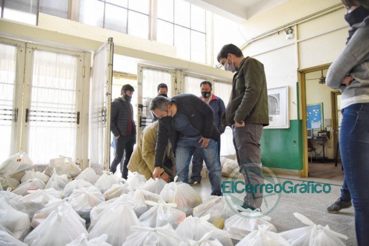 Larroque recorrió los municipios de Mercedes y Luján