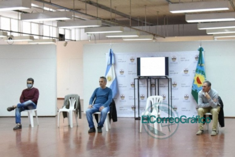 Larroque recorrió los municipios de Mercedes y Luján