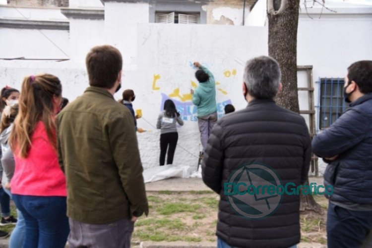 Larroque recorrió los municipios de Mercedes y Luján