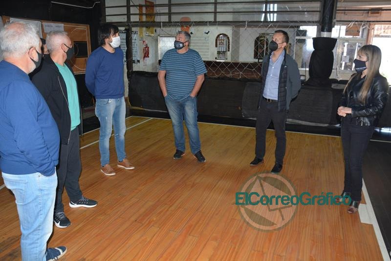 Pasearon por instituciones de Berisso al subsecretario bonaerense de Deportes Pasearon por instituciones de Berisso al subsecretario bonaerense de Deportes