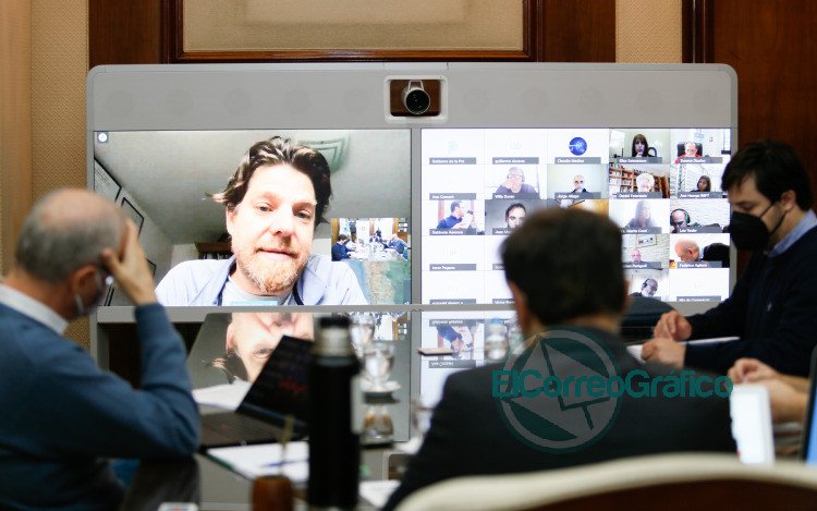 Kicillof con especialistas e intendentes analizaron la situación epidemiológica