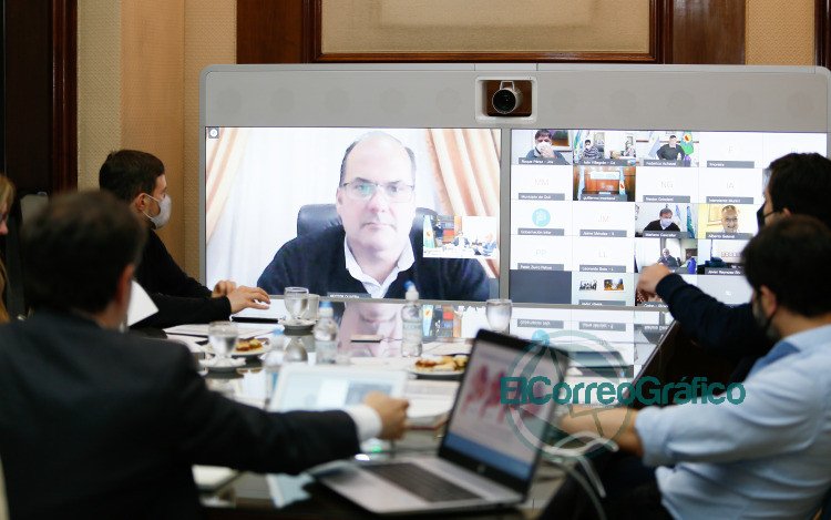 Kicillof con especialistas e intendentes analizaron la situación epidemiológica