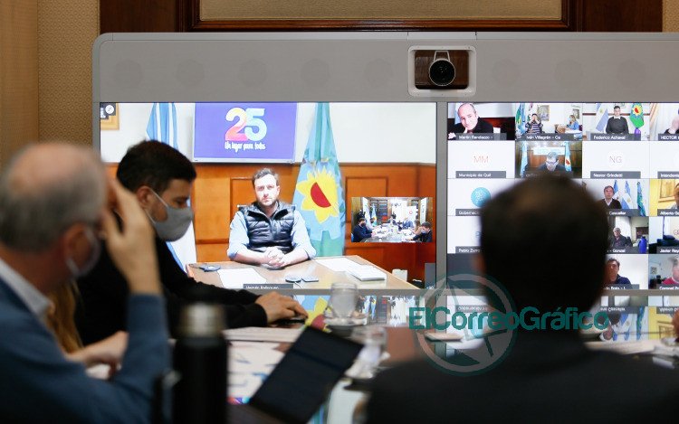 Kicillof con especialistas e intendentes analizaron la situación epidemiológica