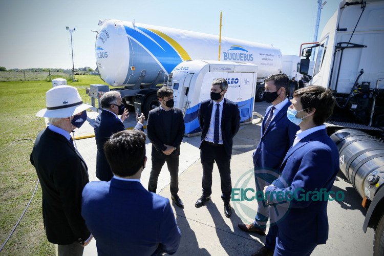 Kicillof participó de un anuncio de inversiones para la generación y transporte de gas licuado Kicillof participó de un anuncio de inversiones para la generación y transporte de gas licuado