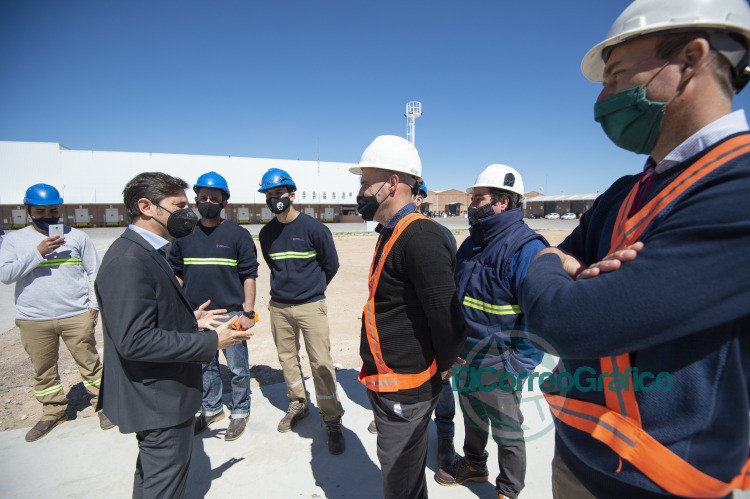 Kicillof participó del acto por los 100 años de la Cooperativa Obrera y del anuncio de inversiones en el puerto