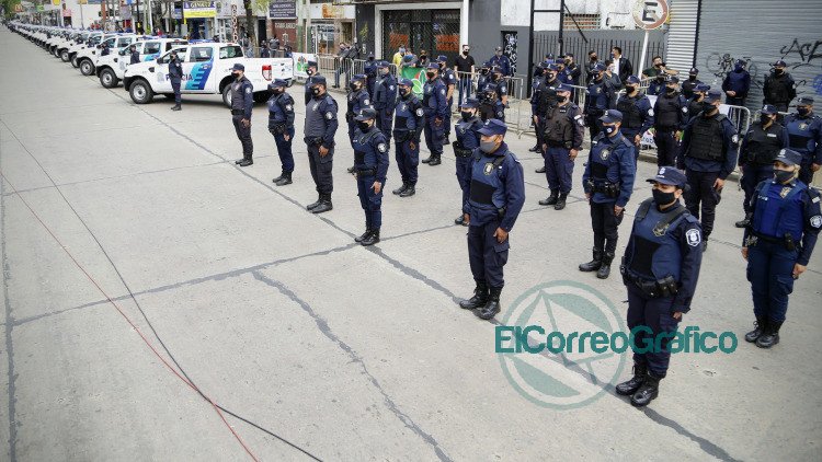 Kicillof puso en funcionamiento 60 patrulleros y nuevo equipamiento de vigilancia en Esteban Echeverría