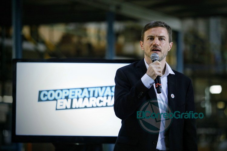 Kicillof y Costa presentaron el programa “Cooperativas en Marcha” Kicillof y Costa presentaron el programa “Cooperativas en Marcha”
