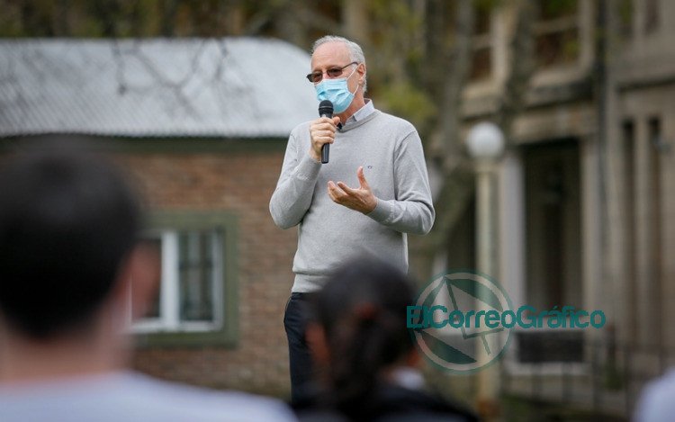 Kicillof y Gollán incorporaron a 1.137 trabajadores a planta permanente en hospitales provinciales