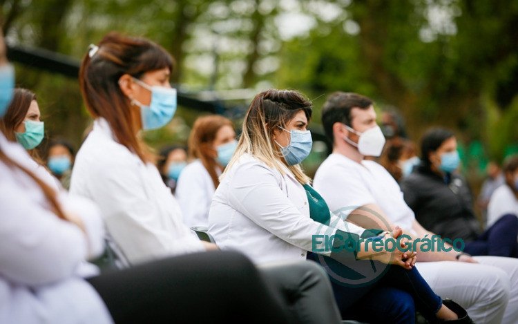 Kicillof y Gollán incorporaron a 1.137 trabajadores a planta permanente en hospitales provinciales