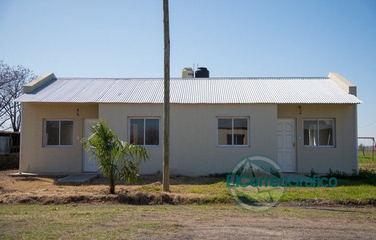 La Provincia y el Municipio entregaron viviendas en Carmen de Areco