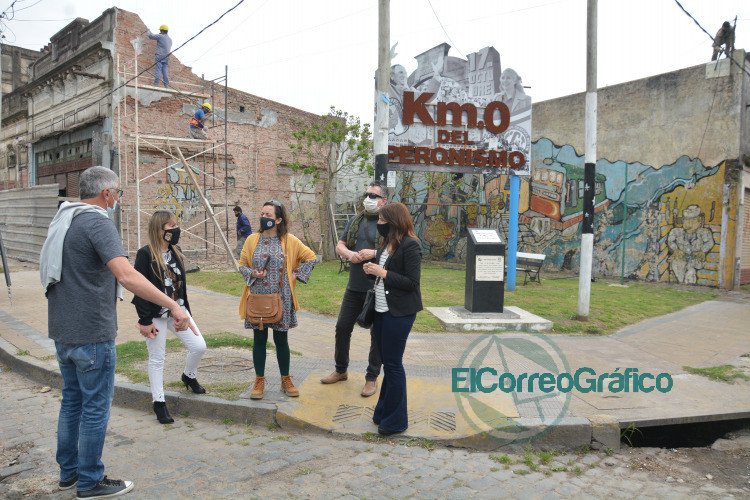 Pasearon a funcionarios de Cultura de nación y provincia por la calle Nueva York Pasearon a funcionarios de Cultura de nación y provincia por la calle Nueva York