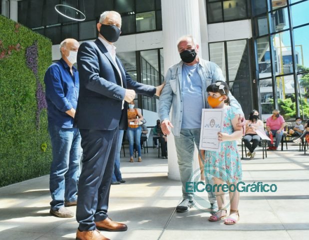 Kicillof: "Construir viviendas es crear trabajo y reconocer los derechos de las y los bonaerenses” Kicillof: "Construir viviendas es crear trabajo y reconocer los derechos de las y los bonaerenses”