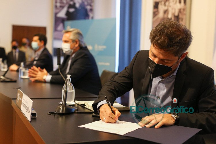 Fernández y Kicillof firmaron convenios con la CAF para financiar obras hídricas y de transporte eléctrico en la Provincia