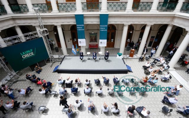 Kicillof firmó un convenio para avanzar en la construcción de un polo científico y administrativo en La Plata
