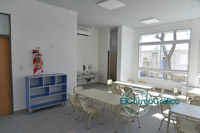 Kicillof inauguró las nuevas instalaciones de escuelas en Moreno, Mar Chiquita y La Plata