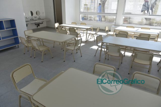 Kicillof inauguró las nuevas instalaciones de escuelas en Moreno, Mar Chiquita y La Plata
