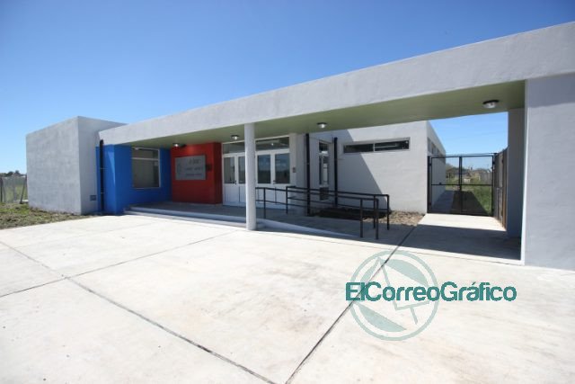 Kicillof inauguró las nuevas instalaciones de escuelas en Moreno, Mar Chiquita y La Plata