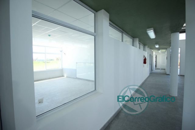 Kicillof inauguró las nuevas instalaciones de escuelas en Moreno, Mar Chiquita y La Plata