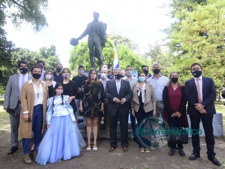 Tras un homenaje a Artigas, Garro recibió al Embajador de Uruguay