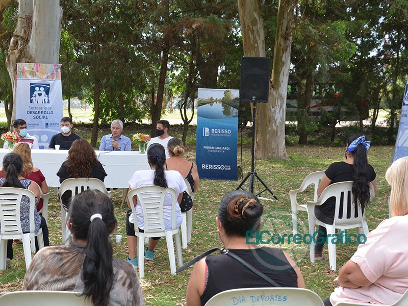 Cagliardi mantuvo encuentro presencial con trabajadoras vecinales