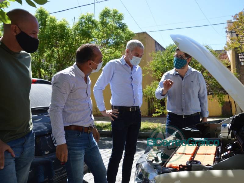 Con un auto eléctrico y ecológico, Cagliardi busca salvar el medioambiente