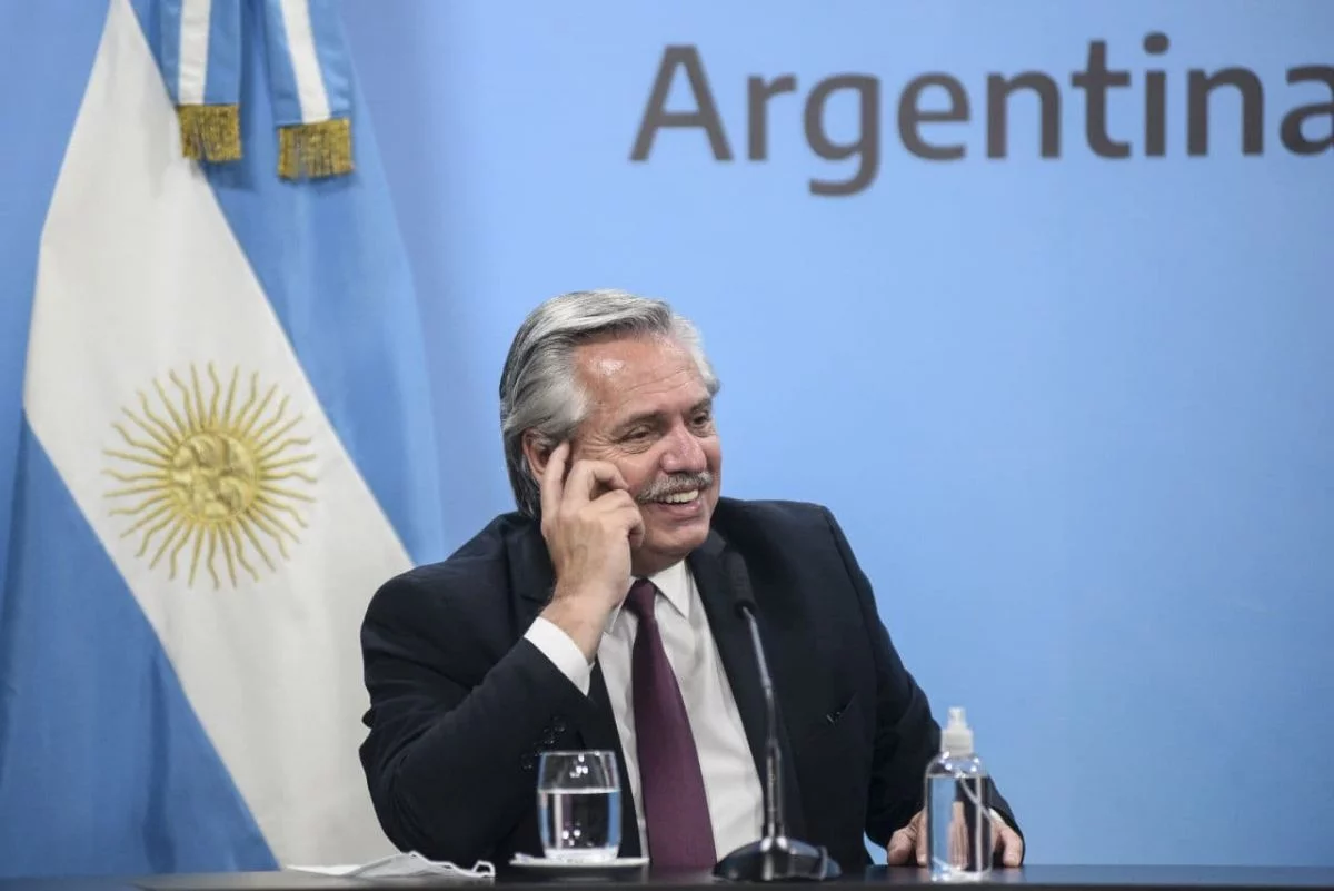 Fernández firmó el acuerdo con Rusia para vacunarr con 10 millones de dosis de la Sputnik V Fernández firmó el acuerdo con Rusia para vacunarr con 10 millones de dosis de la Sputnik V