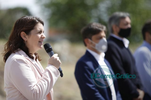 Kicillof , Mariel Fernández y Máximo Kirchner entregaron 364 viviendas en el barrio La Perla