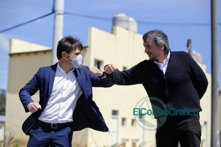 Kicillof ,ariel Fernández y Máximo Kirchner entregaron 364 viviendas en el barrio La Perla 3