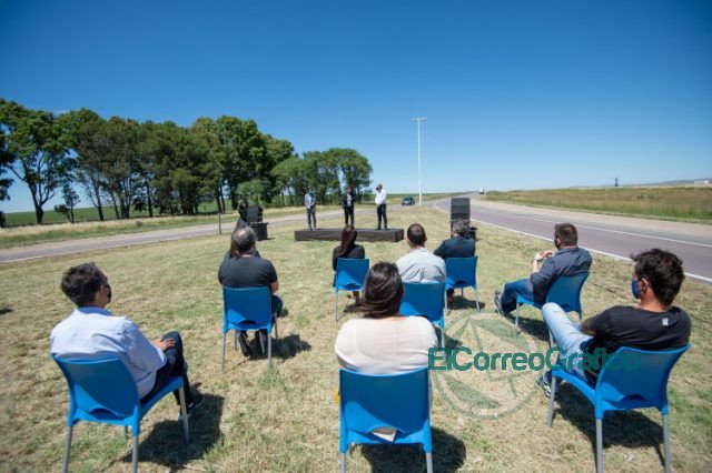 Kicillof a lo Vidal inauguró la repavimentación de "un tramo de ruta" Kicillof a lo Vidal inauguró la repavimentación de "un tramo de ruta"