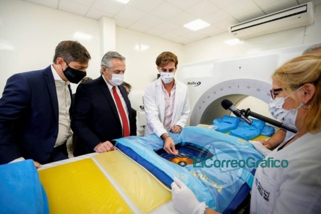 Kicillof y Fernández pasearon por el hospital oncológico de José C. Paz