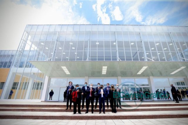 Kicillof y Fernández pasearon por el hospital oncológico de José C. Paz