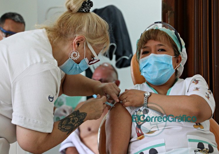 La vacuna rusa contra el COVID-19 se aplicó en Ensenada 2
