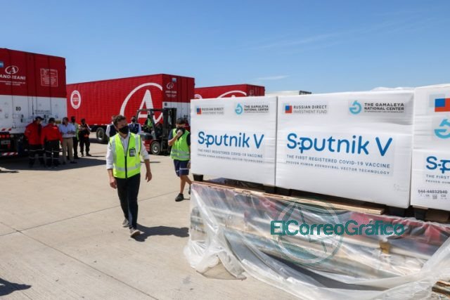 Llegaron las primeras 300 mil dosis de la vacuna Sputnik V